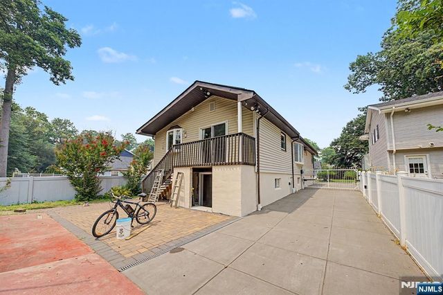 92 Blauvelt Avenue, Bergenfield, NJ 07621
