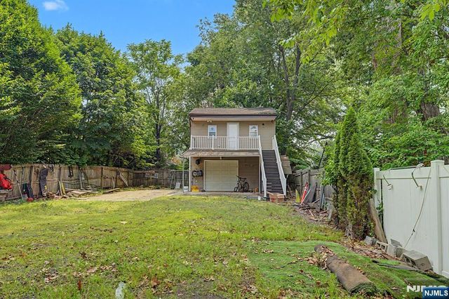 92 Blauvelt Avenue, Bergenfield, NJ 07621