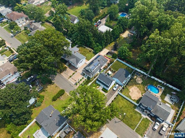 92 Blauvelt Avenue, Bergenfield, NJ 07621