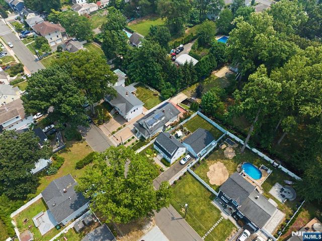 92 Blauvelt Avenue, Bergenfield, NJ 07621