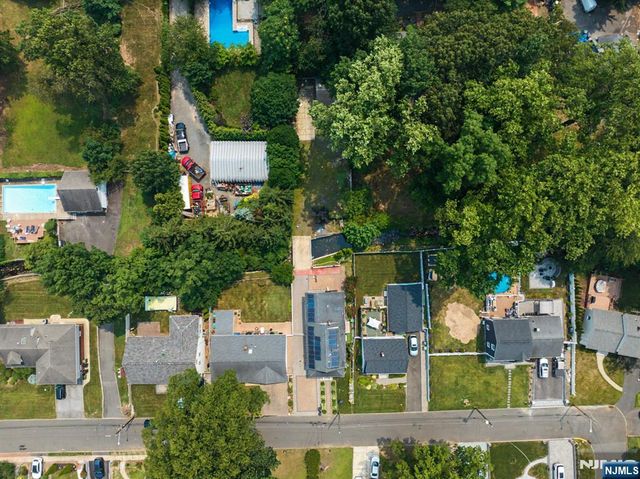 92 Blauvelt Avenue, Bergenfield, NJ 07621