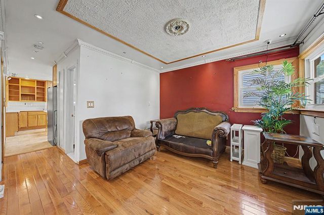 92 Blauvelt Avenue, Bergenfield, NJ 07621