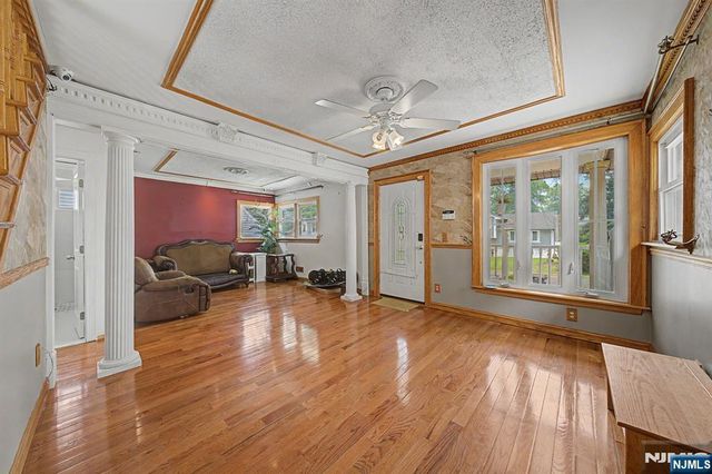 92 Blauvelt Avenue, Bergenfield, NJ 07621