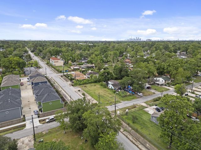 8170 Homewood Lane, Houston, TX 77028