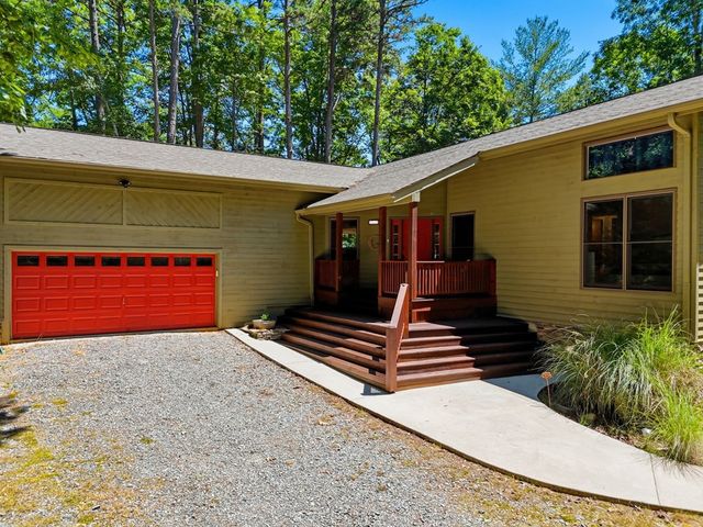 142 Armor Court, Ellijay, GA 30540
