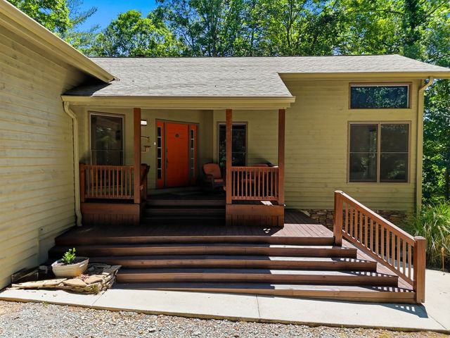 142 Armor Court, Ellijay, GA 30540