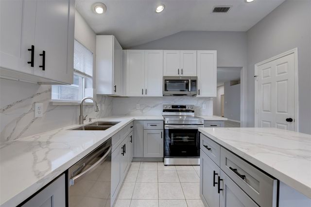 9026 Eaglecove Drive, Houston, TX 77064