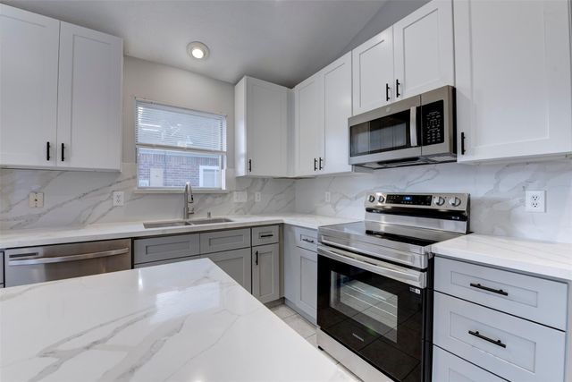 9026 Eaglecove Drive, Houston, TX 77064