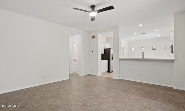 2575 W AMBER SUN Drive, Phoenix, AZ 85085
