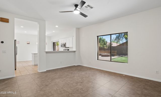 2575 W AMBER SUN Drive, Phoenix, AZ 85085