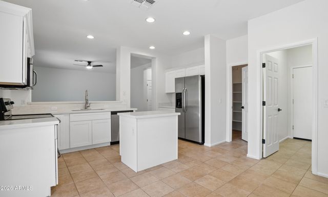 2575 W AMBER SUN Drive, Phoenix, AZ 85085