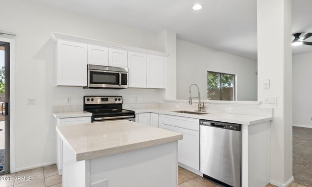 2575 W AMBER SUN Drive, Phoenix, AZ 85085
