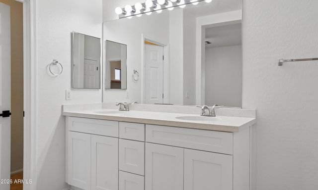2575 W AMBER SUN Drive, Phoenix, AZ 85085