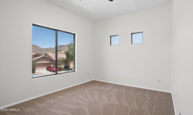 2575 W AMBER SUN Drive, Phoenix, AZ 85085
