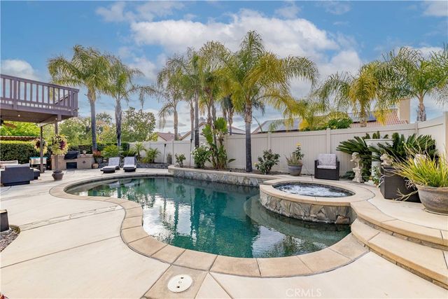 32420 San Marco Dr, Temecula, CA 92592