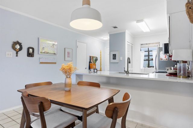 2215 Post RD 1018, Austin, TX 78704
