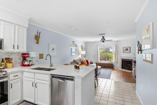 2215 Post RD 1018, Austin, TX 78704