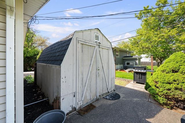 1511 Parklane Drive, Bettendorf, IA 52722