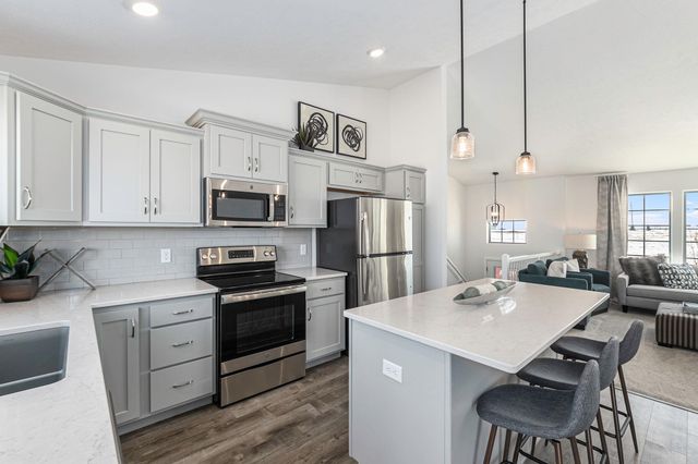 6517 N 168 Avenue, Omaha, NE 68116