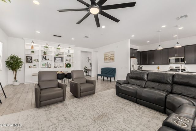 2944 E BIRDSONG Avenue, San Tan Valley, AZ 85143