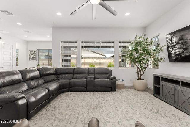 2944 E BIRDSONG Avenue, San Tan Valley, AZ 85143