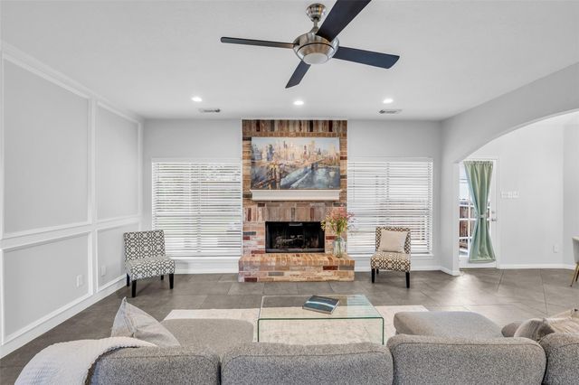 11727 Pecan Creek Drive, Houston, TX 77043