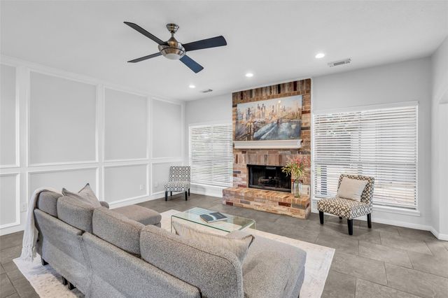 11727 Pecan Creek Drive, Houston, TX 77043
