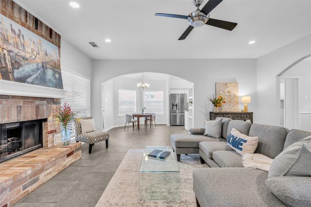 11727 Pecan Creek Drive, Houston, TX 77043