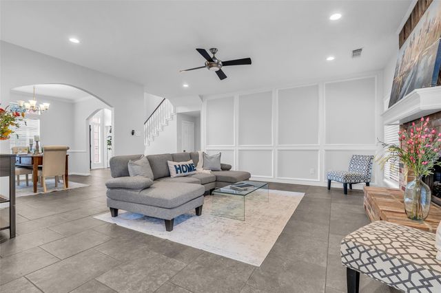 11727 Pecan Creek Drive, Houston, TX 77043