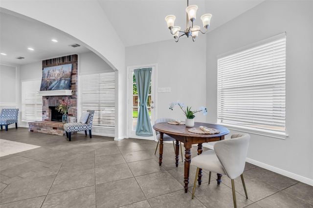 11727 Pecan Creek Drive, Houston, TX 77043