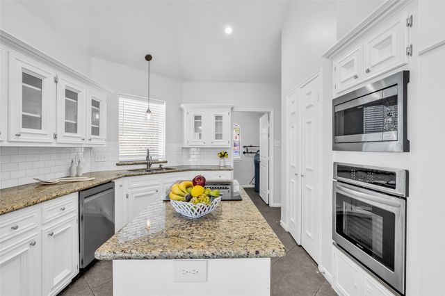 11727 Pecan Creek Drive, Houston, TX 77043