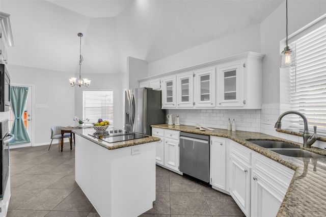 11727 Pecan Creek Drive, Houston, TX 77043