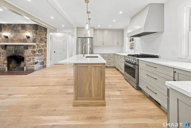 102 Newtown Turnpike, Westport, CT 06880