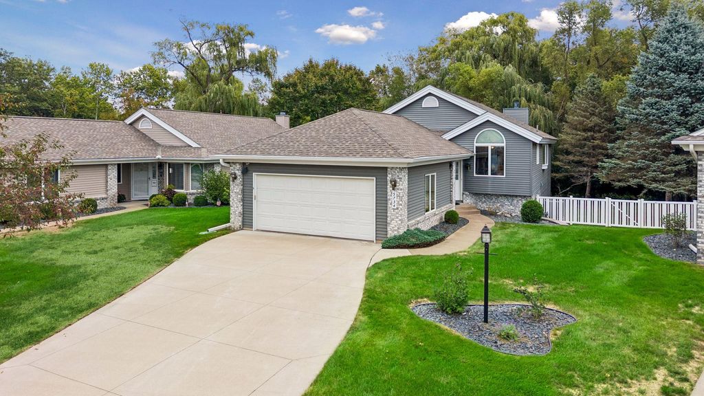5734 Heather Ridge Drive, Shoreview, MN 55126 — photo 2
