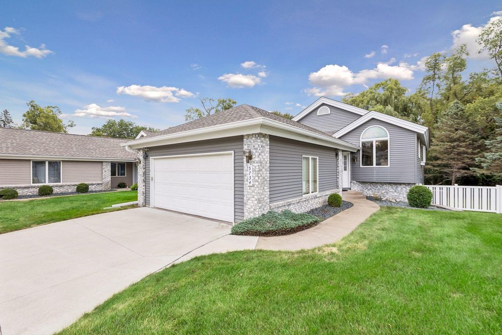 5734 Heather Ridge Drive, Shoreview, MN 55126 — photo 4