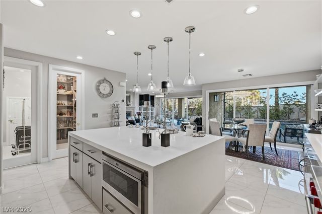 10721 Capesthorne Way, Las Vegas, NV 89135