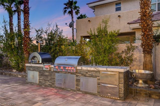 10721 Capesthorne Way, Las Vegas, NV 89135