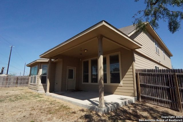 3903 Pease Park, Converse, TX 78109