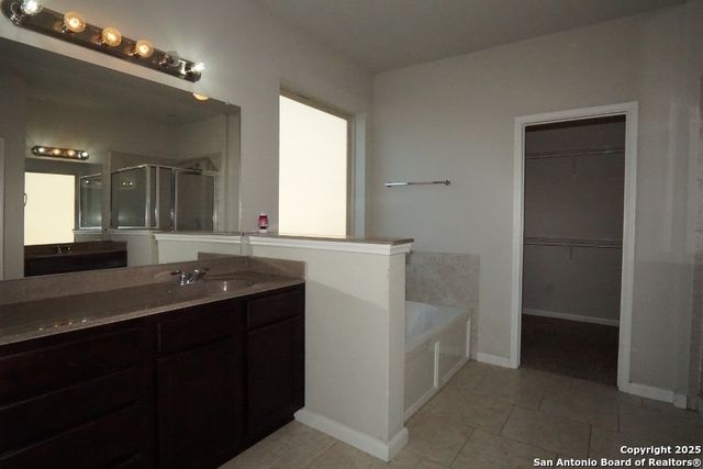 3903 Pease Park, Converse, TX 78109