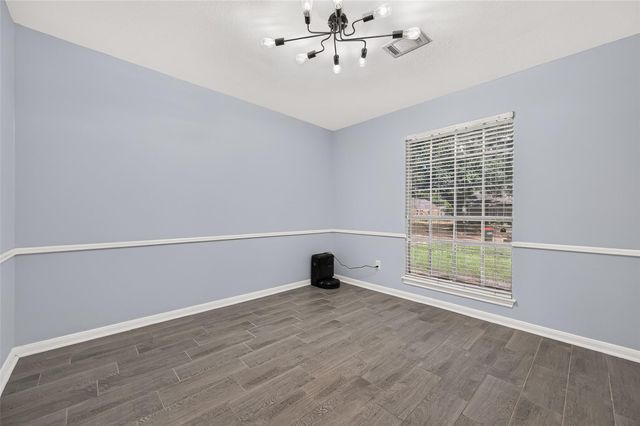 8215 Schaffer Ln, Houston, TX 77070