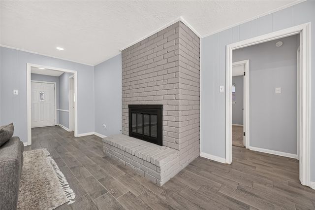8215 Schaffer Ln, Houston, TX 77070