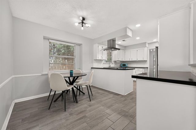 8215 Schaffer Ln, Houston, TX 77070