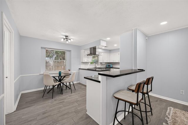 8215 Schaffer Ln, Houston, TX 77070