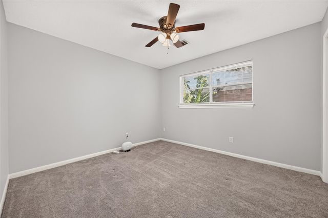 8215 Schaffer Ln, Houston, TX 77070