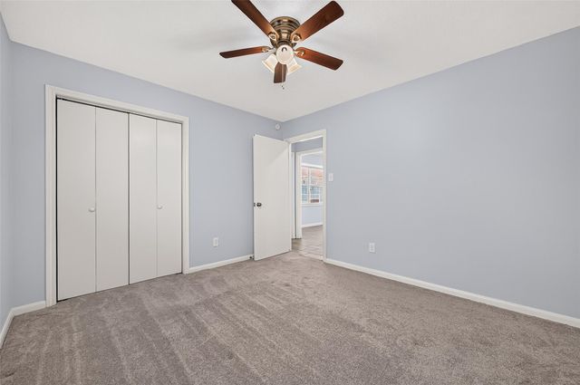 8215 Schaffer Ln, Houston, TX 77070