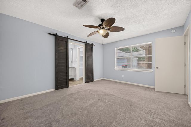 8215 Schaffer Ln, Houston, TX 77070