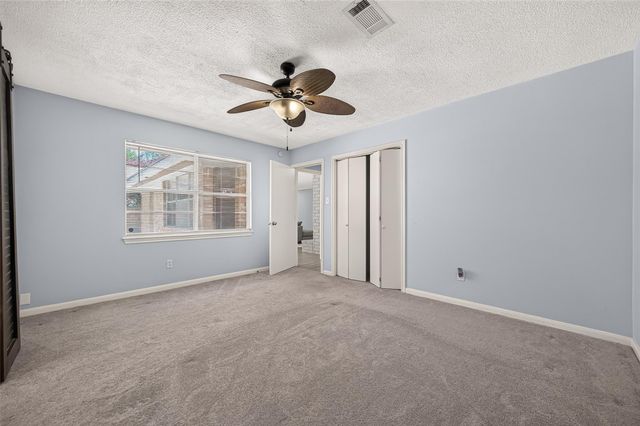 8215 Schaffer Ln, Houston, TX 77070