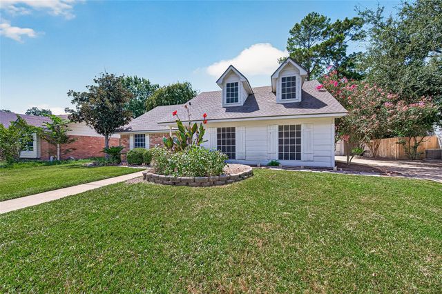 8215 Schaffer Ln, Houston, TX 77070