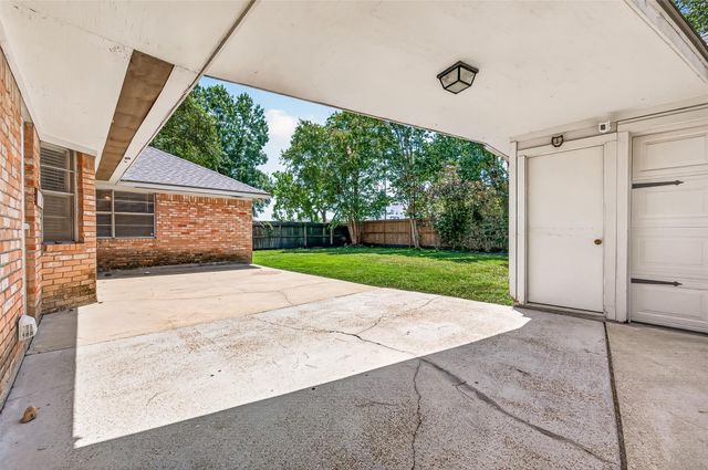 8215 Schaffer Ln, Houston, TX 77070