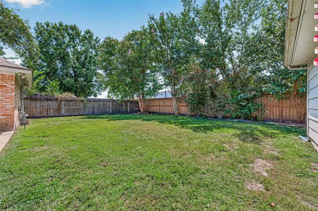 8215 Schaffer Ln, Houston, TX 77070